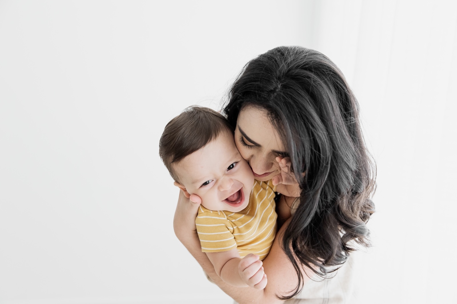 Fotografia de família profissional — ensaio em estúdio no Rio de Janeiro
